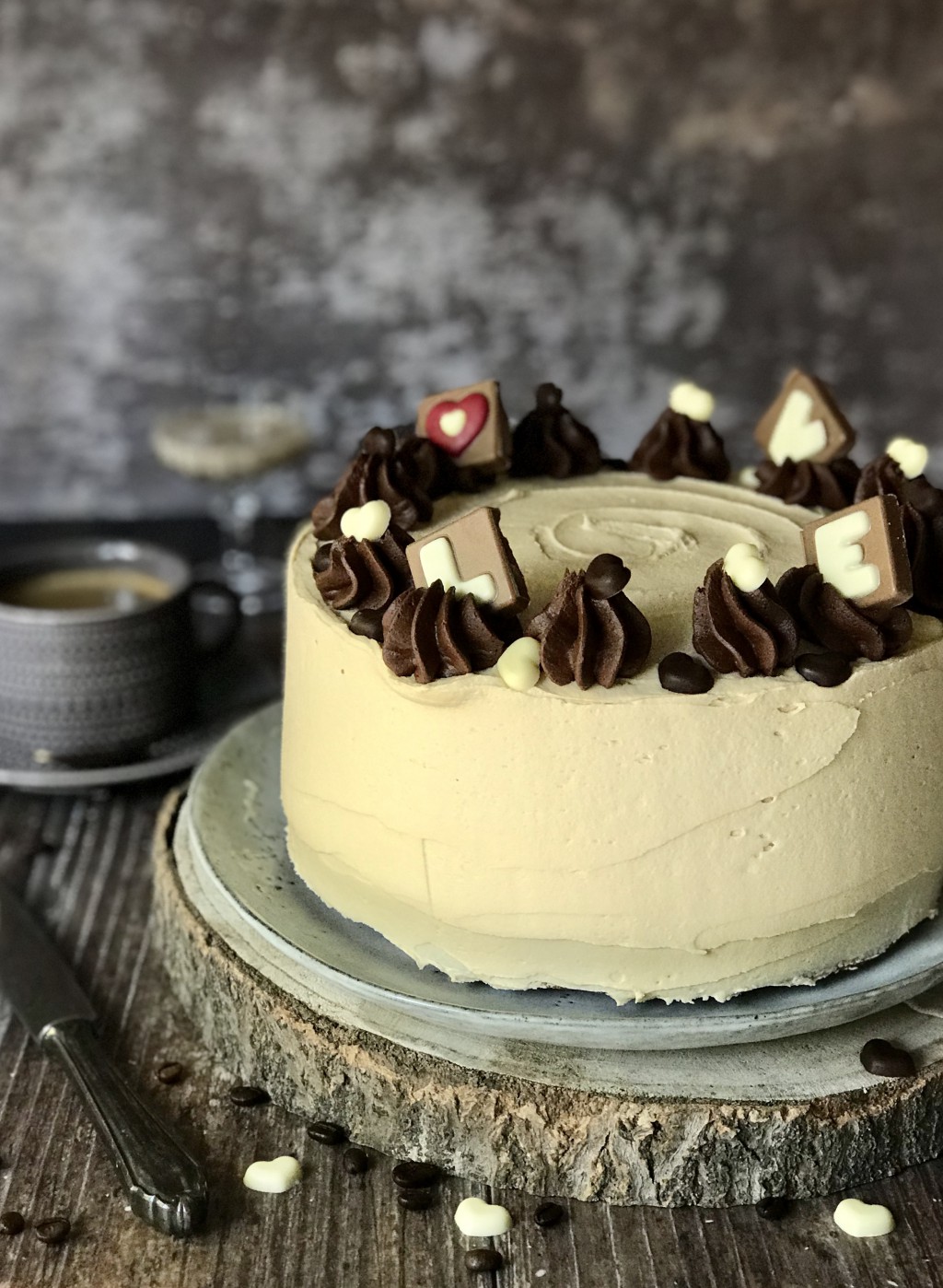 Baileyskuchen mit Mascarpone-Schoko-Füllung und Espresso-Frosting - Von ...