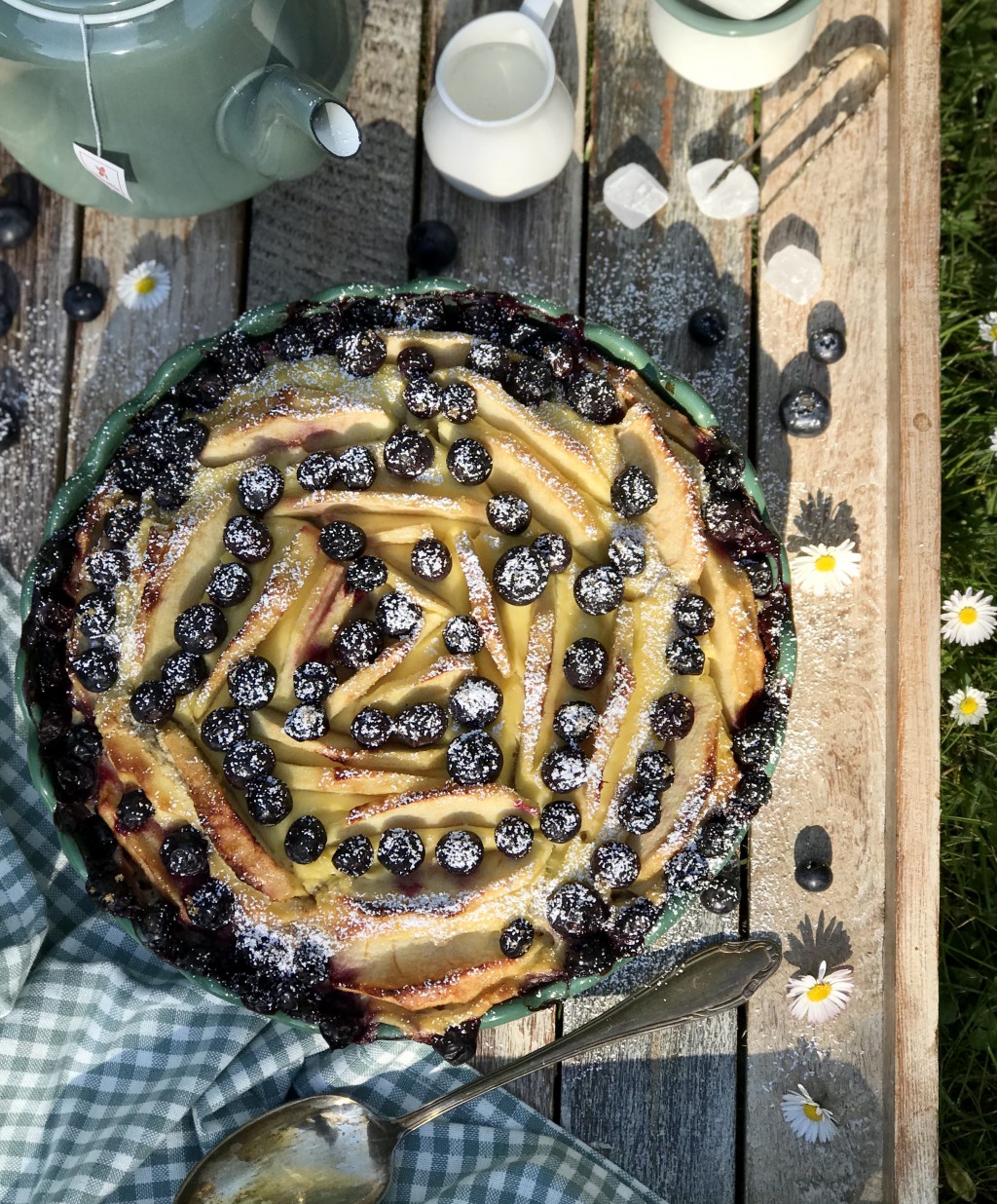 Heidelbeer-Apfelkuchen mit Vanillecreme - Von Januar bis Dezember