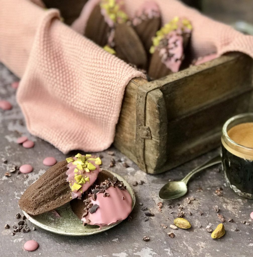 Mokka Madeleines mit Ruby-Schokolade - Von Januar bis Dezember Mokka Madeleines mit Ruby-Schokolade - Von Januar bis Dezember