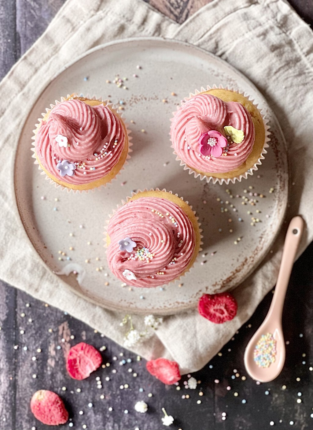 Vegane Erdbeer-Cupcakes - Von Januar bis Dezember