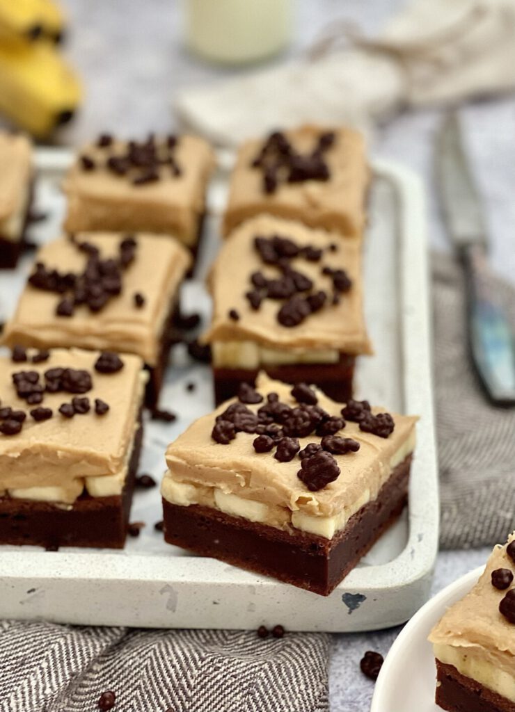 Schoko-Bananen-Schnittchen mit Erdnussbutter Frosting - Von Januar bis ...