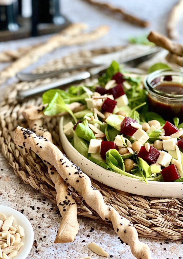 Rote-Beete-Feta-Salat mit Dinkelgrissini - Von Januar bis Dezember