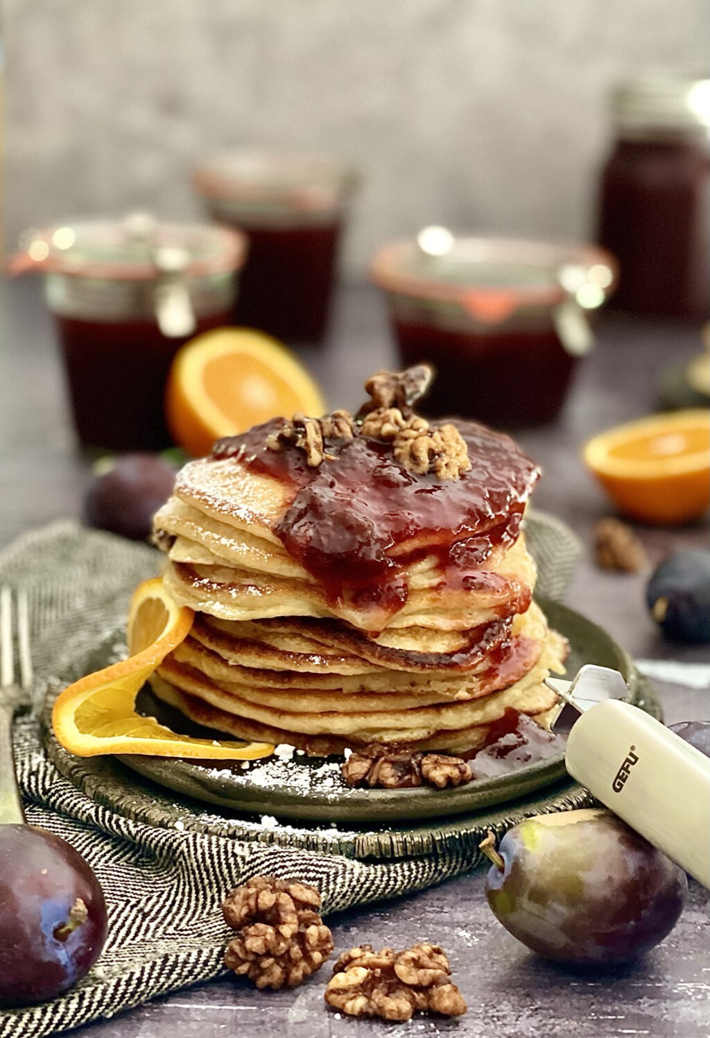 Pancakes mit Cointreau-Pflaumenmus und karamellisierten Walnüssen - Von ...