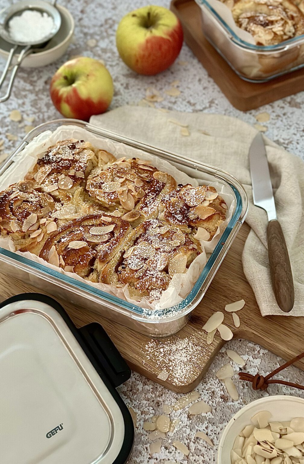 Apfel-Mandel-Schnecken - Von Januar bis Dezember