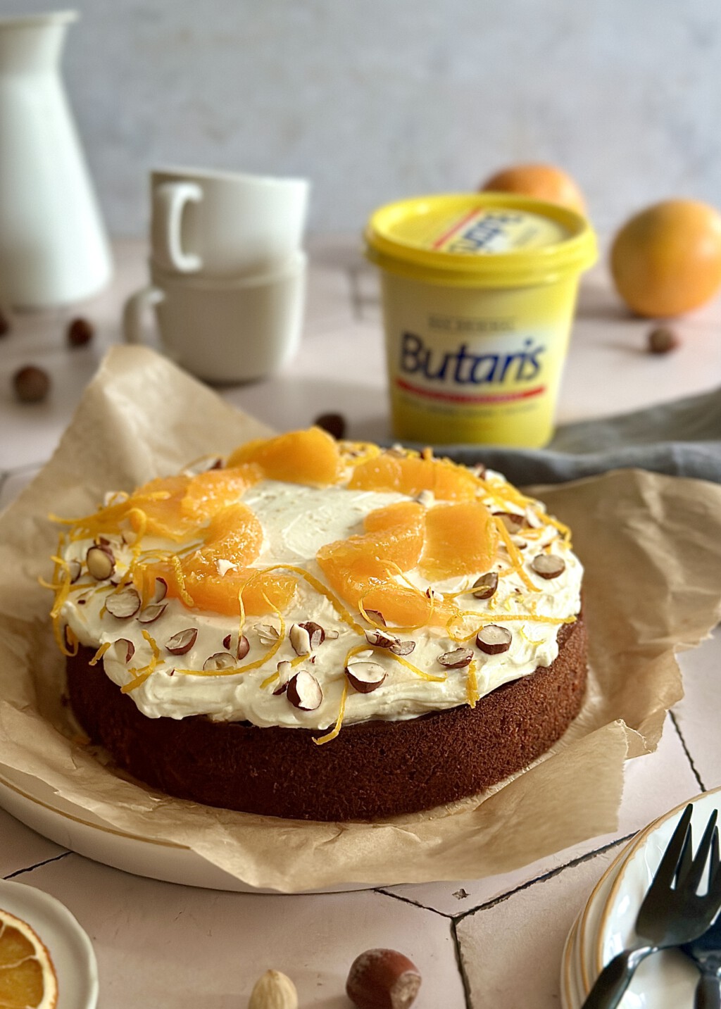 Orangen-Nuss-Kuchen mit Crème Fraîche Topping - Von Januar bis Dezember