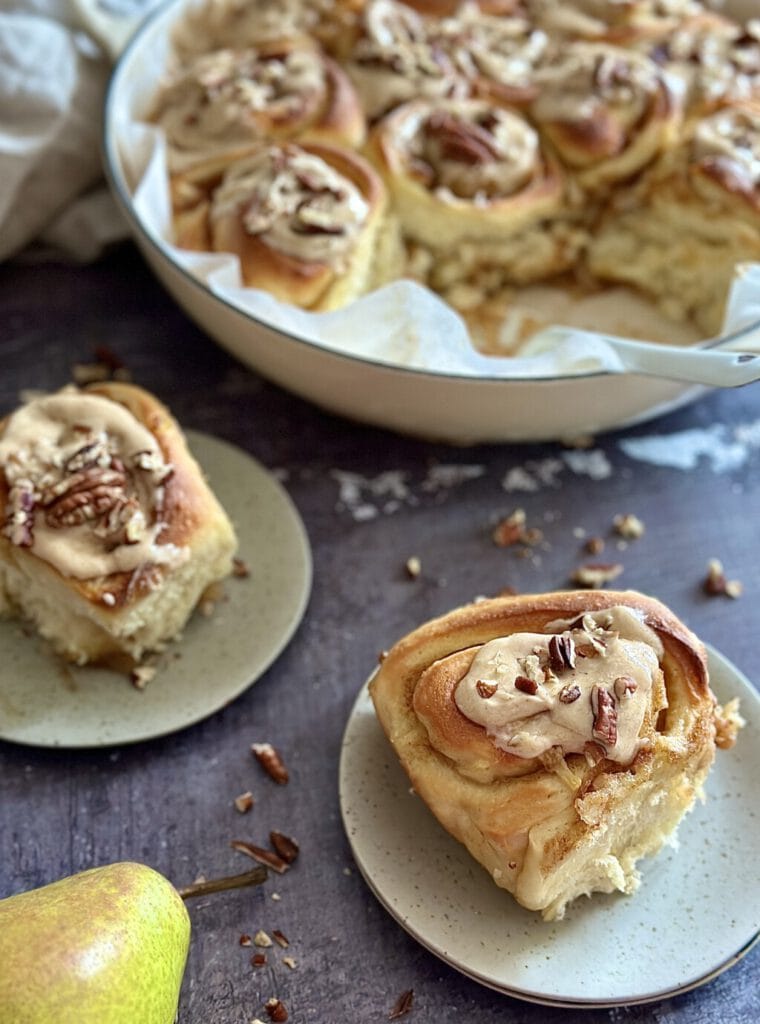 Birnen-Hefeschnecken mit Zimtfrosting - Von Januar bis Dezember Birnen-Hefeschnecken mit Zimtfrosting - Von Januar bis Dezember