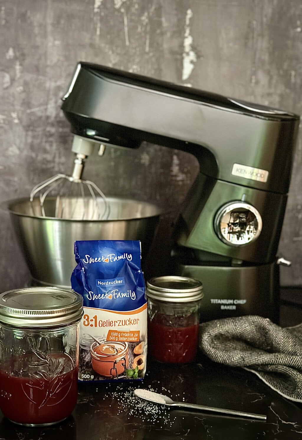 Holunderblüten-Erdbeer-Cake - Von Januar bis Dezember